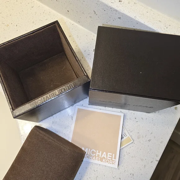 Michael Kors Brown Watch Box - Picture 4 of 5